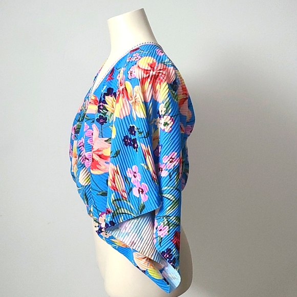 Refashioned Boho Hawaiian Floral Cropped Blouse (M/L) - Picture 4 of 7